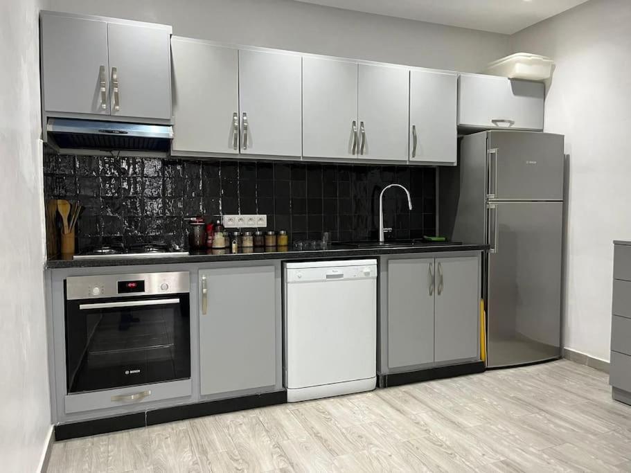 Luxe 2Br Oasis In Tangier Center Lägenhet Exteriör bild